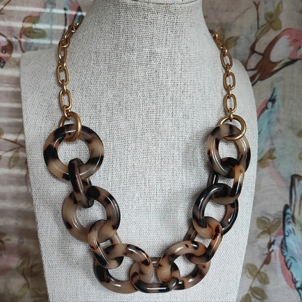 J. Crew Faux Brown Mottled Nude Tortoise Link Brass Tone Light Weight Necklace